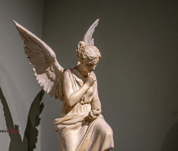 statuette